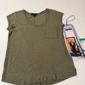 Sanctuary Olive Green Pocket Tee
Screen Worn Bosch Legacy Wardrobe Small